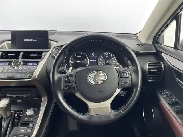 レクサス ＮＸ 200t バージョンL 大分県 2016(平28)年 4.9万km ソニッククォーツ 純正ナビ/フルセグTV/CD/DVD/Bluetooth/SD録音再生/バックガイドモニター/左側サイドモニター/ETC/ドライブレコーダー/サンルーフ/パワーシート/ブレーキホールド/クルーズコントロール/パワーバックドア/LED/純正18インチアルミホイール/スマートキー