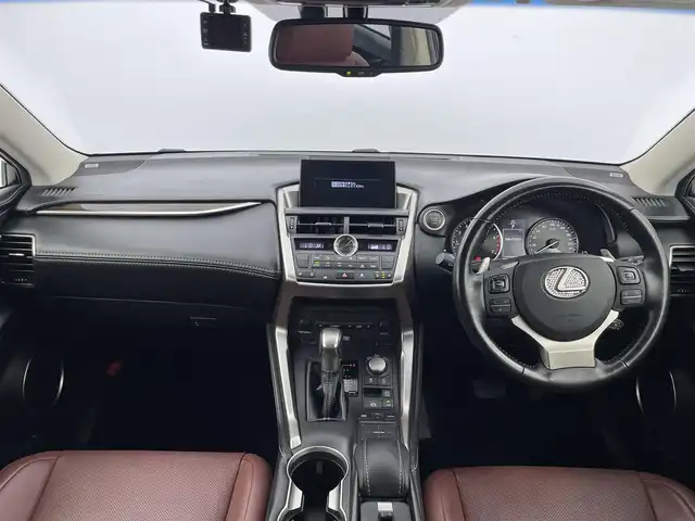レクサス ＮＸ 200t バージョンL 大分県 2016(平28)年 4.9万km ソニッククォーツ 純正ナビ/フルセグTV/CD/DVD/Bluetooth/SD録音再生/バックガイドモニター/左側サイドモニター/ETC/ドライブレコーダー/サンルーフ/パワーシート/ブレーキホールド/クルーズコントロール/パワーバックドア/LED/純正18インチアルミホイール/スマートキー