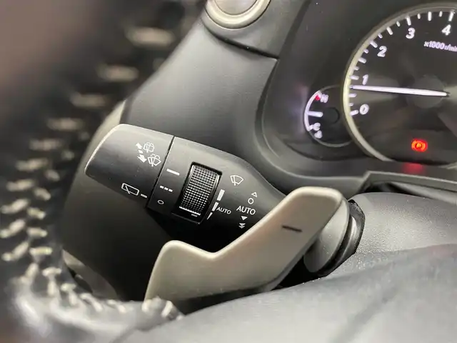 レクサス ＮＸ 200t バージョンL 大分県 2016(平28)年 4.9万km ソニッククォーツ 純正ナビ/フルセグTV/CD/DVD/Bluetooth/SD録音再生/バックガイドモニター/左側サイドモニター/ETC/ドライブレコーダー/サンルーフ/パワーシート/ブレーキホールド/クルーズコントロール/パワーバックドア/LED/純正18インチアルミホイール/スマートキー