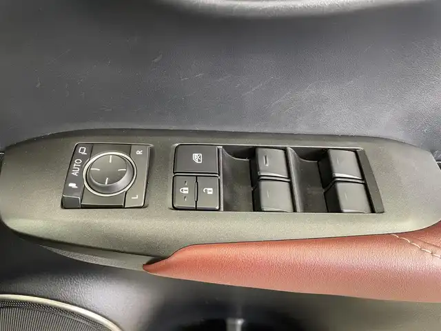 レクサス ＮＸ 200t バージョンL 大分県 2016(平28)年 4.9万km ソニッククォーツ 純正ナビ/フルセグTV/CD/DVD/Bluetooth/SD録音再生/バックガイドモニター/左側サイドモニター/ETC/ドライブレコーダー/サンルーフ/パワーシート/ブレーキホールド/クルーズコントロール/パワーバックドア/LED/純正18インチアルミホイール/スマートキー