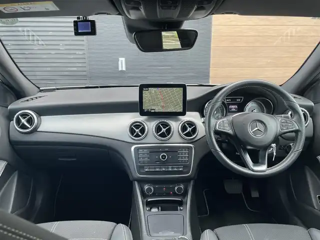 メルセデス・ベンツ ＧＬＡ１８０ 宮崎県 2016(平28)年 3.3万km 白 純正HDDナビ/・フルセグテレビ/・Bluetooth /・DVD/・CD/・AM FM/ハーフレザーシート/バックカメラ/・コーナーセンサー /アイドリングストップ/アクティブクルーズコントロール/・ブラインドスポットモニター/・レーンキープ/ETC/パワーバックドア/HIDヘッドライト/・オートライト/ドライブレコーダー /純正18インチアルミホイール