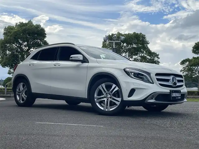 メルセデス・ベンツ ＧＬＡ１８０ 宮崎県 2016(平28)年 3.3万km 白 純正HDDナビ/・フルセグテレビ/・Bluetooth /・DVD/・CD/・AM FM/ハーフレザーシート/バックカメラ/・コーナーセンサー /アイドリングストップ/アクティブクルーズコントロール/・ブラインドスポットモニター/・レーンキープ/ETC/パワーバックドア/HIDヘッドライト/・オートライト/ドライブレコーダー /純正18インチアルミホイール