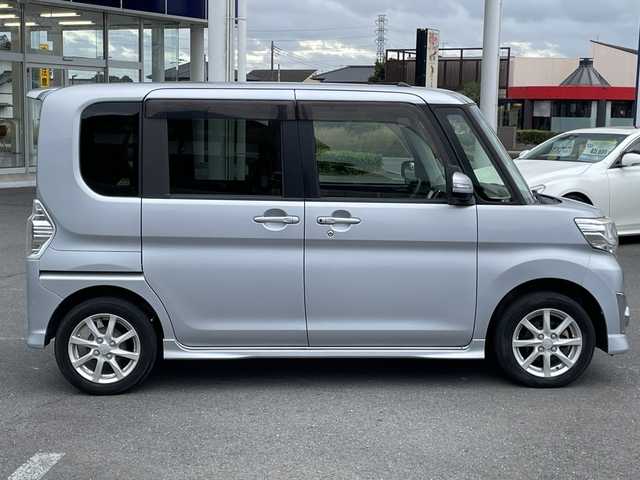 ダイハツ タント カスタム X トップED SA 茨城県 2015(平27)年 6.9万km ブライトシルバーメタリック (株)IDOMが運営する【じしゃロン水戸店】の自社ローン専用車両になりますこちらは現金またはオートローンご利用時の価格です。自社ローンご希望の方は別途その旨お申付け下さい/パワースライドドア/純正7型ナビ/フルセグ/Bluetooth/ビルトインETC/バックカメラ/衝突軽減システム/アイドリングストップ/LEDヘッドライト/ドライブレコーダー/純横滑り防止/純正14インチアルミホイール/保証書/取扱説明書/記録簿