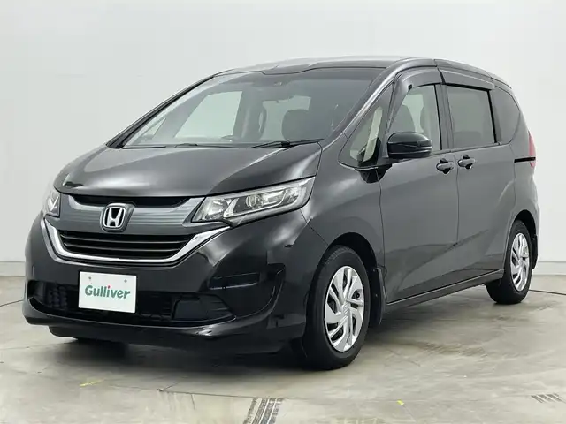 ホンダ フリード G ホンダセンシング 岡山県 2018(平30)年 6.1万km プレミアムスパークルブラックパール 社外9インチフリップダウンモニター/社外8インチSDナビゲーション(AVIC-CL901)/　【CD/DVD/BT]/追従型クルーズコントロール/LEDヘッドライト（AUTO機能付き）/純正フロアマット/プッシュスタート/衝突軽減ブレーキシステム/車線逸脱防止システム/バックカメラ/ビルトインETC/両側パワースライドドア/社外ドライブレコーダー/ドアバイザー/社外レーダー