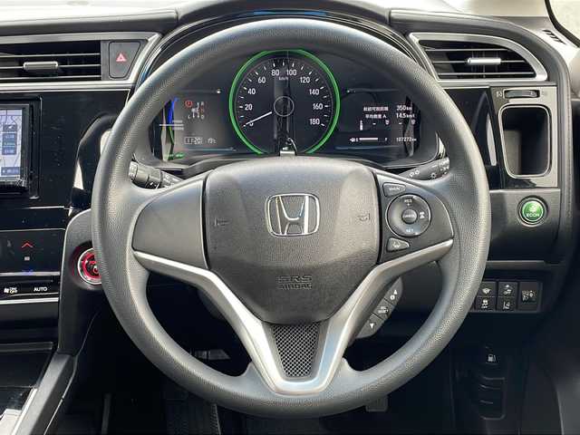 ホンダ シャトル ハイブリッド ホンダセンシング 青森県 2020(令2)年 10.8万km ルナシルバーM 4WD/社外メモリナビ/CD・Bluetooth・SD/バックカメラ/ホンダセンシング/アダプティブクルーズコントロール/誤発進抑制機能/車線維持支援システム/衝突軽減ブレーキ/横滑り防止装置/ワイパーデアイサー/ETC/トノカバー/スマートキー/プッシュスタート