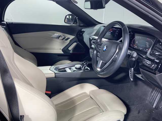 ＢＭＷ Ｚ４ sDrive20i スポーツ 沖縄県 2020(令2)年 3.3万km サンフラシスコレッド ワンオーナー/禁煙車　/純正ナビ　Ｂｌｕｅｔｏｏｔｈ　ＵＳＢ　ラジオ　/レーダークルーズコントロール　/衝突警告　/車線逸脱警告　/ブラインドスポットモニター　/パドルシフト　/電子パーキング　/オートホールド/取り扱い説明書/新車保証書/スペアキー