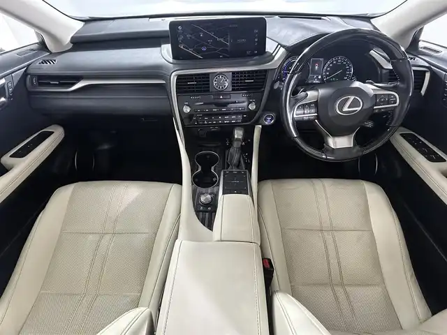 レクサス ＲＸ 450h バージョンL 佐賀県 2019(令1)年 5.9万km グラファイトブラックガラスフレーク 純正12.3インチナビ/フルセグTV/CD/DVD/Bluetooth/全方位カメラ/サンルーフ/衝突被害軽減システム/ヘッドアップディスプレイ/ブラインドスポットモニター/レーダークルーズコントロール/レーンアシスト/ロードサインアシスト/パーキングサポートブレーキ/オートライト/オートマチックハイビーム/3眼LEDヘッドライト/LEDフォグライト/純正前方ドライブレコーダー/ビルトインETC2.0/パワーバックドア/電子パーキング/ブレーキホールド/ステアリングヒーター/運転席・助手席パワーシート/運転席・助手席メモリーシート/全席シートヒーター/運転席・助手席エアシート/レザーシート/ISOFIX対応/ルーフレール/後席サンシェード/純正20インチアルミホイール/純正フロアマット/スマートキー×２/カードキー×１