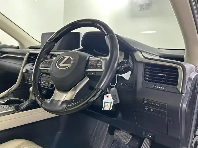 レクサス ＲＸ 450h バージョンL 佐賀県 2019(令1)年 5.9万km グラファイトブラックガラスフレーク 純正12.3インチナビ/フルセグTV/CD/DVD/Bluetooth/全方位カメラ/サンルーフ/衝突被害軽減システム/ヘッドアップディスプレイ/ブラインドスポットモニター/レーダークルーズコントロール/レーンアシスト/ロードサインアシスト/パーキングサポートブレーキ/オートライト/オートマチックハイビーム/3眼LEDヘッドライト/LEDフォグライト/純正前方ドライブレコーダー/ビルトインETC2.0/パワーバックドア/電子パーキング/ブレーキホールド/ステアリングヒーター/運転席・助手席パワーシート/運転席・助手席メモリーシート/全席シートヒーター/運転席・助手席エアシート/レザーシート/ISOFIX対応/ルーフレール/後席サンシェード/純正20インチアルミホイール/純正フロアマット/スマートキー×２/カードキー×１