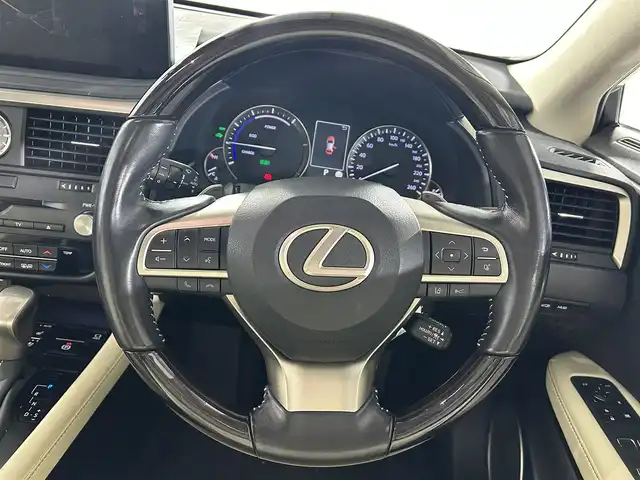 レクサス ＲＸ 450h バージョンL 佐賀県 2019(令1)年 5.9万km グラファイトブラックガラスフレーク 純正12.3インチナビ/フルセグTV/CD/DVD/Bluetooth/全方位カメラ/サンルーフ/衝突被害軽減システム/ヘッドアップディスプレイ/ブラインドスポットモニター/レーダークルーズコントロール/レーンアシスト/ロードサインアシスト/パーキングサポートブレーキ/オートライト/オートマチックハイビーム/3眼LEDヘッドライト/LEDフォグライト/純正前方ドライブレコーダー/ビルトインETC2.0/パワーバックドア/電子パーキング/ブレーキホールド/ステアリングヒーター/運転席・助手席パワーシート/運転席・助手席メモリーシート/全席シートヒーター/運転席・助手席エアシート/レザーシート/ISOFIX対応/ルーフレール/後席サンシェード/純正20インチアルミホイール/純正フロアマット/スマートキー×２/カードキー×１