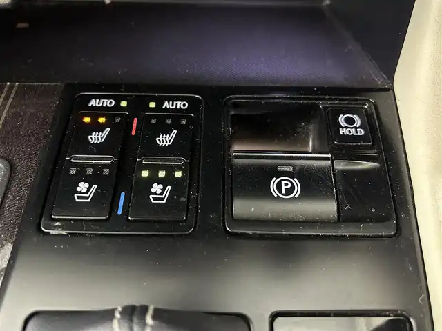 レクサス ＲＸ 450h バージョンL 佐賀県 2019(令1)年 5.9万km グラファイトブラックガラスフレーク 純正12.3インチナビ/フルセグTV/CD/DVD/Bluetooth/全方位カメラ/サンルーフ/衝突被害軽減システム/ヘッドアップディスプレイ/ブラインドスポットモニター/レーダークルーズコントロール/レーンアシスト/ロードサインアシスト/パーキングサポートブレーキ/オートライト/オートマチックハイビーム/3眼LEDヘッドライト/LEDフォグライト/純正前方ドライブレコーダー/ビルトインETC2.0/パワーバックドア/電子パーキング/ブレーキホールド/ステアリングヒーター/運転席・助手席パワーシート/運転席・助手席メモリーシート/全席シートヒーター/運転席・助手席エアシート/レザーシート/ISOFIX対応/ルーフレール/後席サンシェード/純正20インチアルミホイール/純正フロアマット/スマートキー×２/カードキー×１