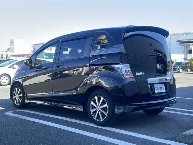 ホンダ フリード スパイク ハイブリット ジャストセレクション 熊本県 2013(平25)年 8万km プレミアムスパークルブラックパール (株)IDOMが運営する【じしゃロン熊本店】の自社ローン対象車両になります。こちらは現金ご利用時の価格です。/自社ローンご希望の方は別途その旨お申付け下さい。/純正ナビ（ＶＸＭ－１４５ＶＳｉ）　/片側パワースライドドア　/ＥＴＣ　/クルーズコントロール　/ドライブレコーダー　/Ｗエアバッグ　/純正マット　/純正アルミ　/オートライト　/ステアリングスイッチ　/電動格納ミラー