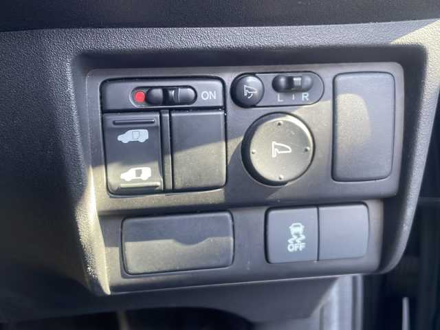 ホンダ フリード スパイク ハイブリット ジャストセレクション 熊本県 2013(平25)年 8万km プレミアムスパークルブラックパール (株)IDOMが運営する【じしゃロン熊本店】の自社ローン対象車両になります。こちらは現金ご利用時の価格です。/自社ローンご希望の方は別途その旨お申付け下さい。/純正ナビ（ＶＸＭ－１４５ＶＳｉ）　/片側パワースライドドア　/ＥＴＣ　/クルーズコントロール　/ドライブレコーダー　/Ｗエアバッグ　/純正マット　/純正アルミ　/オートライト　/ステアリングスイッチ　/電動格納ミラー