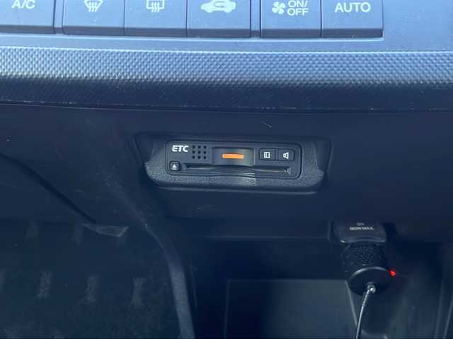 ホンダ フリード スパイク ハイブリット ジャストセレクション 熊本県 2013(平25)年 8万km プレミアムスパークルブラックパール (株)IDOMが運営する【じしゃロン熊本店】の自社ローン対象車両になります。こちらは現金ご利用時の価格です。/自社ローンご希望の方は別途その旨お申付け下さい。/純正ナビ（ＶＸＭ－１４５ＶＳｉ）　/片側パワースライドドア　/ＥＴＣ　/クルーズコントロール　/ドライブレコーダー　/Ｗエアバッグ　/純正マット　/純正アルミ　/オートライト　/ステアリングスイッチ　/電動格納ミラー