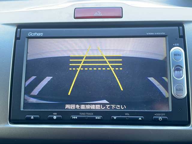 ホンダ フリード スパイク ハイブリット ジャストセレクション 熊本県 2013(平25)年 8万km プレミアムスパークルブラックパール (株)IDOMが運営する【じしゃロン熊本店】の自社ローン対象車両になります。こちらは現金ご利用時の価格です。/自社ローンご希望の方は別途その旨お申付け下さい。/純正ナビ（ＶＸＭ－１４５ＶＳｉ）　/片側パワースライドドア　/ＥＴＣ　/クルーズコントロール　/ドライブレコーダー　/Ｗエアバッグ　/純正マット　/純正アルミ　/オートライト　/ステアリングスイッチ　/電動格納ミラー