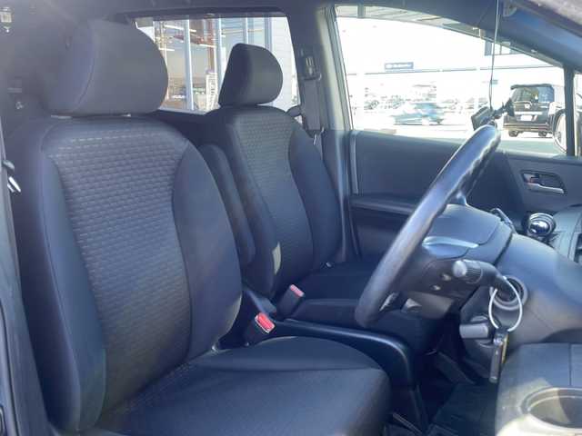 ホンダ フリード スパイク ハイブリット ジャストセレクション 熊本県 2013(平25)年 8万km プレミアムスパークルブラックパール (株)IDOMが運営する【じしゃロン熊本店】の自社ローン対象車両になります。こちらは現金ご利用時の価格です。/自社ローンご希望の方は別途その旨お申付け下さい。/純正ナビ（ＶＸＭ－１４５ＶＳｉ）　/片側パワースライドドア　/ＥＴＣ　/クルーズコントロール　/ドライブレコーダー　/Ｗエアバッグ　/純正マット　/純正アルミ　/オートライト　/ステアリングスイッチ　/電動格納ミラー