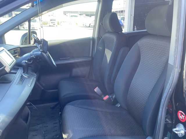 ホンダ フリード スパイク ハイブリット ジャストセレクション 熊本県 2013(平25)年 8万km プレミアムスパークルブラックパール (株)IDOMが運営する【じしゃロン熊本店】の自社ローン対象車両になります。こちらは現金ご利用時の価格です。/自社ローンご希望の方は別途その旨お申付け下さい。/純正ナビ（ＶＸＭ－１４５ＶＳｉ）　/片側パワースライドドア　/ＥＴＣ　/クルーズコントロール　/ドライブレコーダー　/Ｗエアバッグ　/純正マット　/純正アルミ　/オートライト　/ステアリングスイッチ　/電動格納ミラー