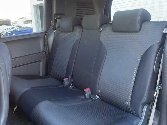 ホンダ フリード スパイク ハイブリット ジャストセレクション 熊本県 2013(平25)年 8万km プレミアムスパークルブラックパール (株)IDOMが運営する【じしゃロン熊本店】の自社ローン対象車両になります。こちらは現金ご利用時の価格です。/自社ローンご希望の方は別途その旨お申付け下さい。/純正ナビ（ＶＸＭ－１４５ＶＳｉ）　/片側パワースライドドア　/ＥＴＣ　/クルーズコントロール　/ドライブレコーダー　/Ｗエアバッグ　/純正マット　/純正アルミ　/オートライト　/ステアリングスイッチ　/電動格納ミラー