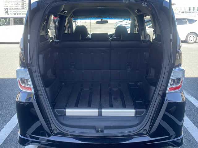 ホンダ フリード スパイク ハイブリット ジャストセレクション 熊本県 2013(平25)年 8万km プレミアムスパークルブラックパール (株)IDOMが運営する【じしゃロン熊本店】の自社ローン対象車両になります。こちらは現金ご利用時の価格です。/自社ローンご希望の方は別途その旨お申付け下さい。/純正ナビ（ＶＸＭ－１４５ＶＳｉ）　/片側パワースライドドア　/ＥＴＣ　/クルーズコントロール　/ドライブレコーダー　/Ｗエアバッグ　/純正マット　/純正アルミ　/オートライト　/ステアリングスイッチ　/電動格納ミラー