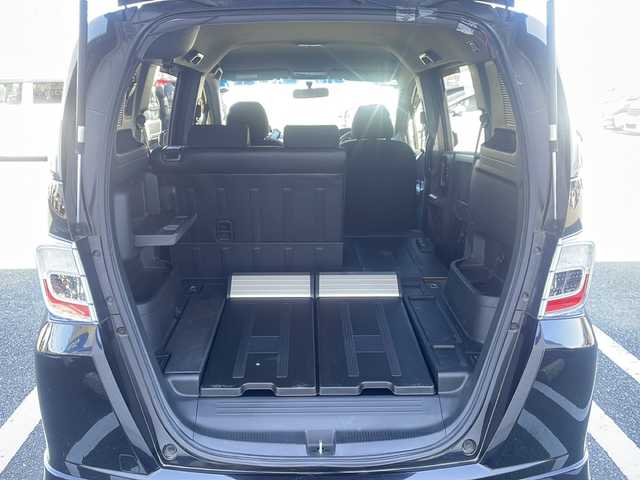 ホンダ フリード スパイク ハイブリット ジャストセレクション 熊本県 2013(平25)年 8万km プレミアムスパークルブラックパール (株)IDOMが運営する【じしゃロン熊本店】の自社ローン対象車両になります。こちらは現金ご利用時の価格です。/自社ローンご希望の方は別途その旨お申付け下さい。/純正ナビ（ＶＸＭ－１４５ＶＳｉ）　/片側パワースライドドア　/ＥＴＣ　/クルーズコントロール　/ドライブレコーダー　/Ｗエアバッグ　/純正マット　/純正アルミ　/オートライト　/ステアリングスイッチ　/電動格納ミラー