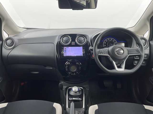 日産 ノート e－パワー ニスモ 栃木県 2017(平29)年 6.3万km ブリリアントシルバー 純正ナビ/（BT/CD/DVD/フルセグ/AM/FM）/全周囲カメラ/バック/サイド/フロントカメラ/衝突軽減システム/車線逸脱抑制機能/横滑り防止/ETC/ドライブレコーダー/純正アルミホイール/純正フロアマット/電動格納ミラー/ステアリングスイッチ/ドアバイザー/プッシュスタート/スマートキー/スペアキー