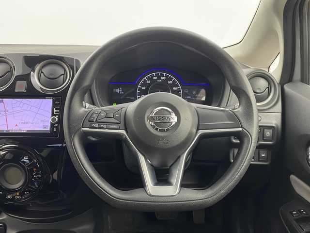 日産 ノート e－パワー ニスモ 栃木県 2017(平29)年 6.3万km ブリリアントシルバー 純正ナビ/（BT/CD/DVD/フルセグ/AM/FM）/全周囲カメラ/バック/サイド/フロントカメラ/衝突軽減システム/車線逸脱抑制機能/横滑り防止/ETC/ドライブレコーダー/純正アルミホイール/純正フロアマット/電動格納ミラー/ステアリングスイッチ/ドアバイザー/プッシュスタート/スマートキー/スペアキー