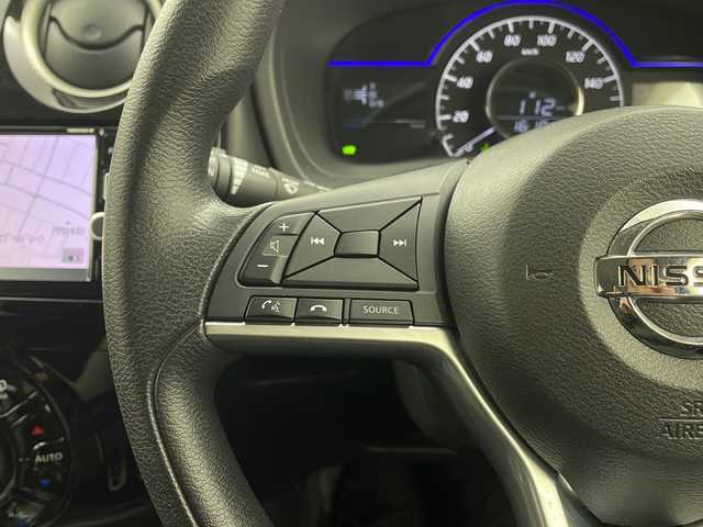 日産 ノート e－パワー ニスモ 栃木県 2017(平29)年 6.3万km ブリリアントシルバー 純正ナビ/（BT/CD/DVD/フルセグ/AM/FM）/全周囲カメラ/バック/サイド/フロントカメラ/衝突軽減システム/車線逸脱抑制機能/横滑り防止/ETC/ドライブレコーダー/純正アルミホイール/純正フロアマット/電動格納ミラー/ステアリングスイッチ/ドアバイザー/プッシュスタート/スマートキー/スペアキー