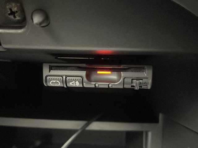 日産 ノート e－パワー ニスモ 栃木県 2017(平29)年 6.3万km ブリリアントシルバー 純正ナビ/（BT/CD/DVD/フルセグ/AM/FM）/全周囲カメラ/バック/サイド/フロントカメラ/衝突軽減システム/車線逸脱抑制機能/横滑り防止/ETC/ドライブレコーダー/純正アルミホイール/純正フロアマット/電動格納ミラー/ステアリングスイッチ/ドアバイザー/プッシュスタート/スマートキー/スペアキー