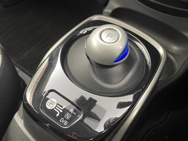 日産 ノート e－パワー ニスモ 栃木県 2017(平29)年 6.3万km ブリリアントシルバー 純正ナビ/（BT/CD/DVD/フルセグ/AM/FM）/全周囲カメラ/バック/サイド/フロントカメラ/衝突軽減システム/車線逸脱抑制機能/横滑り防止/ETC/ドライブレコーダー/純正アルミホイール/純正フロアマット/電動格納ミラー/ステアリングスイッチ/ドアバイザー/プッシュスタート/スマートキー/スペアキー