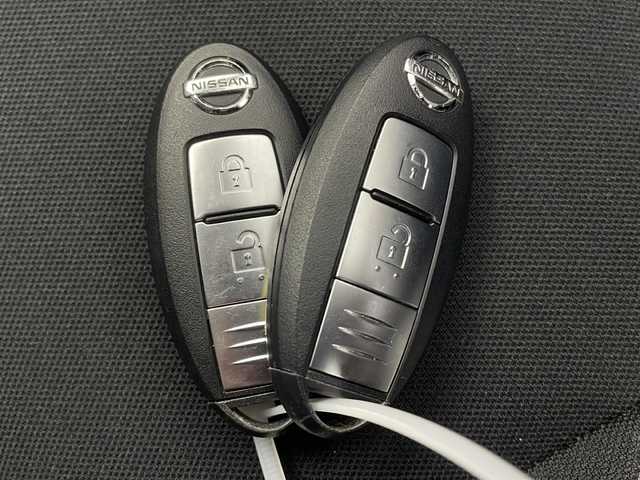 日産 ノート e－パワー ニスモ 栃木県 2017(平29)年 6.3万km ブリリアントシルバー 純正ナビ/（BT/CD/DVD/フルセグ/AM/FM）/全周囲カメラ/バック/サイド/フロントカメラ/衝突軽減システム/車線逸脱抑制機能/横滑り防止/ETC/ドライブレコーダー/純正アルミホイール/純正フロアマット/電動格納ミラー/ステアリングスイッチ/ドアバイザー/プッシュスタート/スマートキー/スペアキー