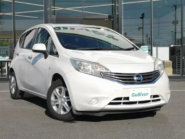 日産 ノート メダリスト 茨城県 2013(平25)年 4.4万km ブリリアントホワイトパール 純正ナビ/【ラジオ・TV・DISC・SD・ウォークマン・iPod・BT】/ETC/全方位カメラ/前方ドラレコ/アイドリングストップ/オートライト/ハロゲンライト/ヘッドライトレベライザー/オートエアコン/プッシュスタート/スマートキー/純正フロアマット/純正ホイールカバー