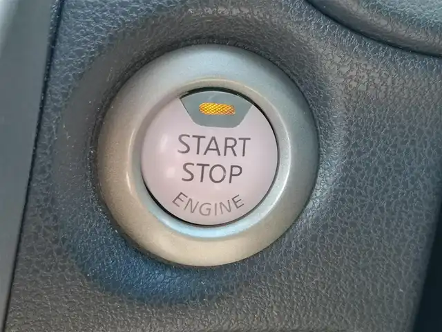 日産 ノート メダリスト 茨城県 2013(平25)年 4.4万km ブリリアントホワイトパール 純正ナビ/【ラジオ・TV・DISC・SD・ウォークマン・iPod・BT】/ETC/全方位カメラ/前方ドラレコ/アイドリングストップ/オートライト/ハロゲンライト/ヘッドライトレベライザー/オートエアコン/プッシュスタート/スマートキー/純正フロアマット/純正ホイールカバー