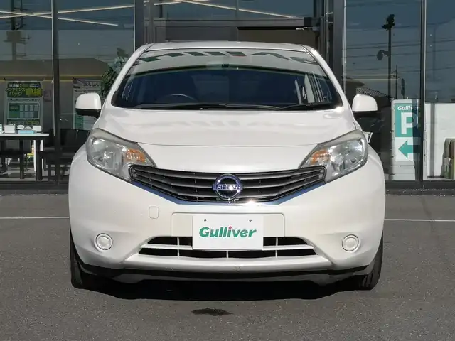 日産 ノート メダリスト 茨城県 2013(平25)年 4.4万km ブリリアントホワイトパール 純正ナビ/【ラジオ・TV・DISC・SD・ウォークマン・iPod・BT】/ETC/全方位カメラ/前方ドラレコ/アイドリングストップ/オートライト/ハロゲンライト/ヘッドライトレベライザー/オートエアコン/プッシュスタート/スマートキー/純正フロアマット/純正ホイールカバー