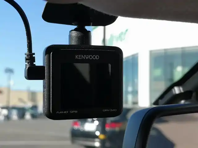 日産 ノート メダリスト 茨城県 2013(平25)年 4.4万km ブリリアントホワイトパール 純正ナビ/【ラジオ・TV・DISC・SD・ウォークマン・iPod・BT】/ETC/全方位カメラ/前方ドラレコ/アイドリングストップ/オートライト/ハロゲンライト/ヘッドライトレベライザー/オートエアコン/プッシュスタート/スマートキー/純正フロアマット/純正ホイールカバー