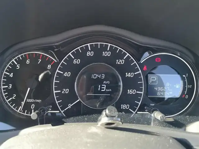 日産 ノート メダリスト 茨城県 2013(平25)年 4.4万km ブリリアントホワイトパール 純正ナビ/【ラジオ・TV・DISC・SD・ウォークマン・iPod・BT】/ETC/全方位カメラ/前方ドラレコ/アイドリングストップ/オートライト/ハロゲンライト/ヘッドライトレベライザー/オートエアコン/プッシュスタート/スマートキー/純正フロアマット/純正ホイールカバー