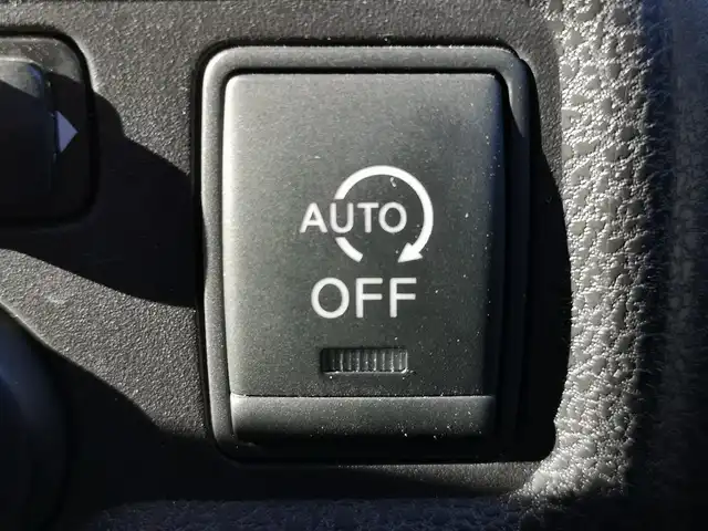 日産 ノート メダリスト 茨城県 2013(平25)年 4.4万km ブリリアントホワイトパール 純正ナビ/【ラジオ・TV・DISC・SD・ウォークマン・iPod・BT】/ETC/全方位カメラ/前方ドラレコ/アイドリングストップ/オートライト/ハロゲンライト/ヘッドライトレベライザー/オートエアコン/プッシュスタート/スマートキー/純正フロアマット/純正ホイールカバー