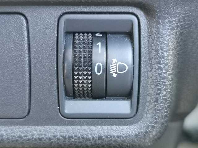 日産 ノート メダリスト 茨城県 2013(平25)年 4.4万km ブリリアントホワイトパール 純正ナビ/【ラジオ・TV・DISC・SD・ウォークマン・iPod・BT】/ETC/全方位カメラ/前方ドラレコ/アイドリングストップ/オートライト/ハロゲンライト/ヘッドライトレベライザー/オートエアコン/プッシュスタート/スマートキー/純正フロアマット/純正ホイールカバー