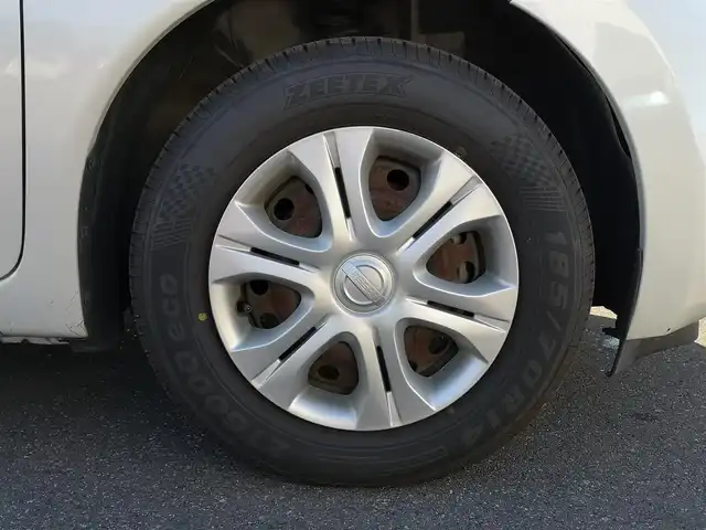 日産 ノート メダリスト 茨城県 2013(平25)年 4.4万km ブリリアントホワイトパール 純正ナビ/【ラジオ・TV・DISC・SD・ウォークマン・iPod・BT】/ETC/全方位カメラ/前方ドラレコ/アイドリングストップ/オートライト/ハロゲンライト/ヘッドライトレベライザー/オートエアコン/プッシュスタート/スマートキー/純正フロアマット/純正ホイールカバー