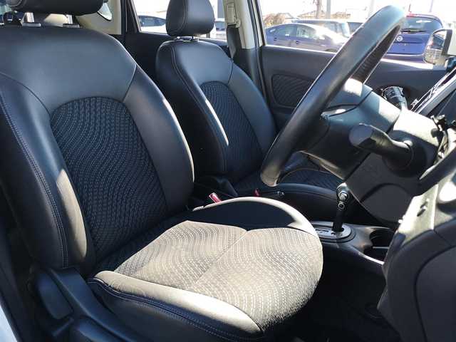 日産 ノート メダリスト 茨城県 2013(平25)年 4.4万km ブリリアントホワイトパール 純正ナビ/【ラジオ・TV・DISC・SD・ウォークマン・iPod・BT】/ETC/全方位カメラ/前方ドラレコ/アイドリングストップ/オートライト/ハロゲンライト/ヘッドライトレベライザー/オートエアコン/プッシュスタート/スマートキー/純正フロアマット/純正ホイールカバー