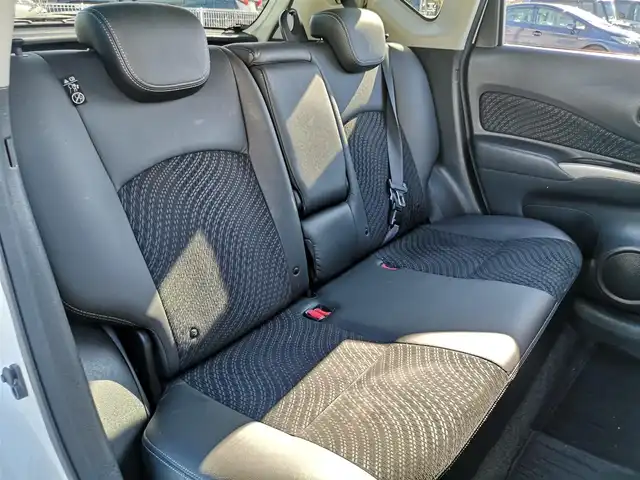 日産 ノート メダリスト 茨城県 2013(平25)年 4.4万km ブリリアントホワイトパール 純正ナビ/【ラジオ・TV・DISC・SD・ウォークマン・iPod・BT】/ETC/全方位カメラ/前方ドラレコ/アイドリングストップ/オートライト/ハロゲンライト/ヘッドライトレベライザー/オートエアコン/プッシュスタート/スマートキー/純正フロアマット/純正ホイールカバー