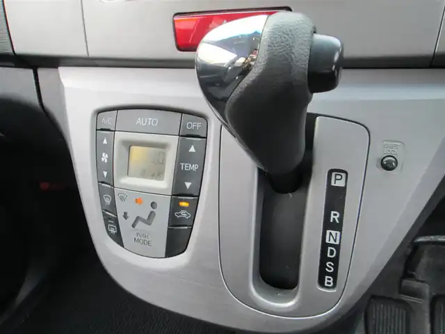 ダイハツ ムーヴ カスタム RS 千葉県 2010(平22)年 7.9万km パールホワイトⅢ キセノンライト/純正16インチAW/ウィンカードアミラー/社外オーディオ【CD/MD/SAM/FM】/momoステアリング/オートライト/フォグライト/ETC/スマートキー/純正マット&ドアバイザー/取扱説明書