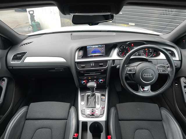 アウディ Ａ４ アバント 2．0 TFSI 山梨県 2015(平27)年 3.6万km グレイシアホワイトメタリック 純正HDDナビ/サンルーフ/Sラインパッケージ/バックカメラ/前席シートヒーター/前席パワーシート/オートライト/HID　アイドリングストップ/パドルシフト/ハーフレザーシート/スペアキー/スマートキー/クルーズコントロール/コーナーセンサー/新車保証書/取扱説明書
