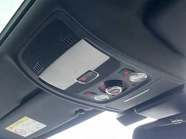 アウディ Ａ４ アバント 2．0 TFSI 山梨県 2015(平27)年 3.6万km グレイシアホワイトメタリック 純正HDDナビ/サンルーフ/Sラインパッケージ/バックカメラ/前席シートヒーター/前席パワーシート/オートライト/HID　アイドリングストップ/パドルシフト/ハーフレザーシート/スペアキー/スマートキー/クルーズコントロール/コーナーセンサー/新車保証書/取扱説明書