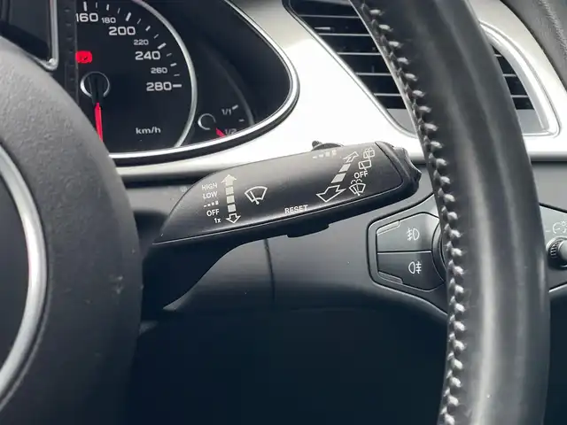 アウディ Ａ４ アバント 2．0 TFSI 山梨県 2015(平27)年 3.6万km グレイシアホワイトメタリック 純正HDDナビ/サンルーフ/Sラインパッケージ/バックカメラ/前席シートヒーター/前席パワーシート/オートライト/HID　アイドリングストップ/パドルシフト/ハーフレザーシート/スペアキー/スマートキー/クルーズコントロール/コーナーセンサー/新車保証書/取扱説明書