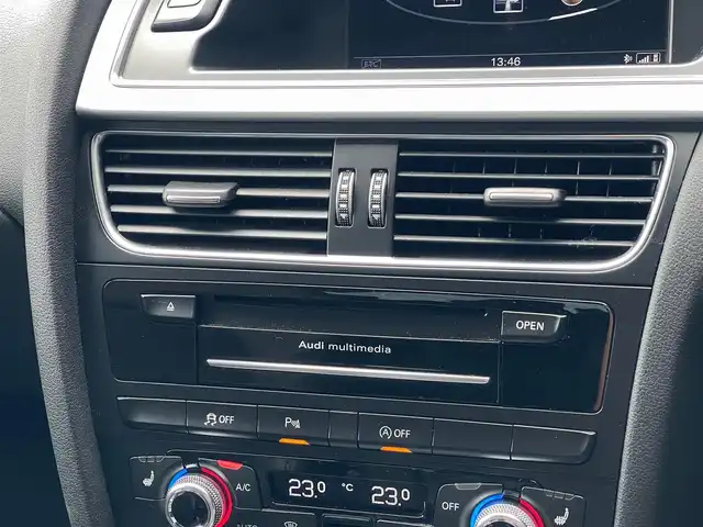 アウディ Ａ４ アバント 2．0 TFSI 山梨県 2015(平27)年 3.6万km グレイシアホワイトメタリック 純正HDDナビ/サンルーフ/Sラインパッケージ/バックカメラ/前席シートヒーター/前席パワーシート/オートライト/HID　アイドリングストップ/パドルシフト/ハーフレザーシート/スペアキー/スマートキー/クルーズコントロール/コーナーセンサー/新車保証書/取扱説明書