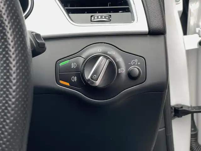 アウディ Ａ４ アバント 2．0 TFSI 山梨県 2015(平27)年 3.6万km グレイシアホワイトメタリック 純正HDDナビ/サンルーフ/Sラインパッケージ/バックカメラ/前席シートヒーター/前席パワーシート/オートライト/HID　アイドリングストップ/パドルシフト/ハーフレザーシート/スペアキー/スマートキー/クルーズコントロール/コーナーセンサー/新車保証書/取扱説明書