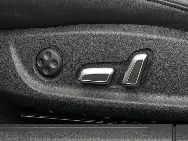 アウディ Ａ４ アバント 2．0 TFSI 山梨県 2015(平27)年 3.6万km グレイシアホワイトメタリック 純正HDDナビ/サンルーフ/Sラインパッケージ/バックカメラ/前席シートヒーター/前席パワーシート/オートライト/HID　アイドリングストップ/パドルシフト/ハーフレザーシート/スペアキー/スマートキー/クルーズコントロール/コーナーセンサー/新車保証書/取扱説明書
