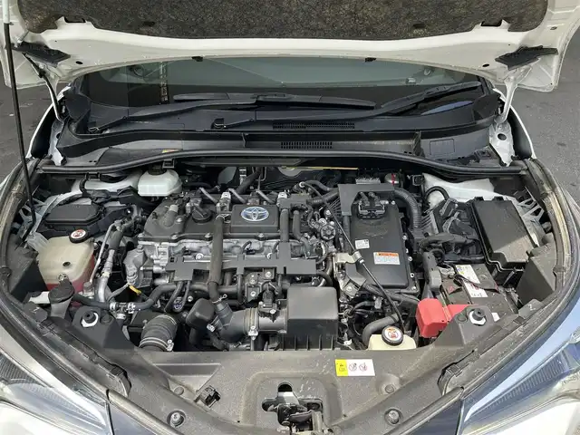 トヨタ Ｃ－ＨＲ S LEDパッケージ 福島県 2018(平30)年 6.6万km ホワイトパールクリスタルシャイン 登録時走行距離：65897km/社外SDナビ/ (BT/フルセグTV/CD/DVD/HDMI/SD/AM/FM)/バックカメラ/プッシュスタート/ビルトインETC/クルーズコントロール/ステアリングスイッチ/電動格納ミラー/ウィンカーミラー/フロアマット/オートライト/オートマチックハイビーム/LEDヘッドライト/純正17インチAW/横滑り防止装置/レーンキープアシスト/車両接近通報装置/スマートキー/スペアキー×１/保証書/取扱説明書