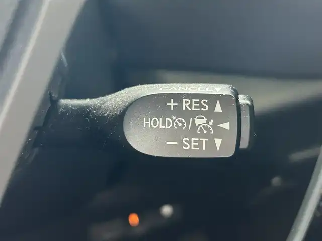 トヨタ Ｃ－ＨＲ S LEDパッケージ 福島県 2018(平30)年 6.6万km ホワイトパールクリスタルシャイン 登録時走行距離：65897km/社外SDナビ/ (BT/フルセグTV/CD/DVD/HDMI/SD/AM/FM)/バックカメラ/プッシュスタート/ビルトインETC/クルーズコントロール/ステアリングスイッチ/電動格納ミラー/ウィンカーミラー/フロアマット/オートライト/オートマチックハイビーム/LEDヘッドライト/純正17インチAW/横滑り防止装置/レーンキープアシスト/車両接近通報装置/スマートキー/スペアキー×１/保証書/取扱説明書