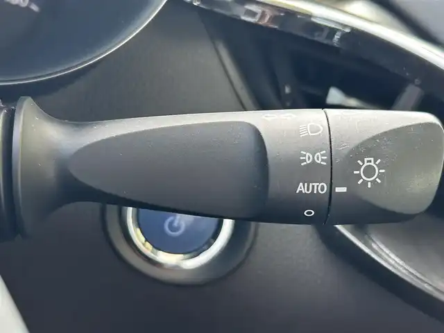 トヨタ Ｃ－ＨＲ S LEDパッケージ 福島県 2018(平30)年 6.6万km ホワイトパールクリスタルシャイン 登録時走行距離：65897km/社外SDナビ/ (BT/フルセグTV/CD/DVD/HDMI/SD/AM/FM)/バックカメラ/プッシュスタート/ビルトインETC/クルーズコントロール/ステアリングスイッチ/電動格納ミラー/ウィンカーミラー/フロアマット/オートライト/オートマチックハイビーム/LEDヘッドライト/純正17インチAW/横滑り防止装置/レーンキープアシスト/車両接近通報装置/スマートキー/スペアキー×１/保証書/取扱説明書