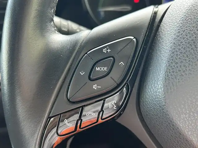 トヨタ Ｃ－ＨＲ S LEDパッケージ 福島県 2018(平30)年 6.6万km ホワイトパールクリスタルシャイン 登録時走行距離：65897km/社外SDナビ/ (BT/フルセグTV/CD/DVD/HDMI/SD/AM/FM)/バックカメラ/プッシュスタート/ビルトインETC/クルーズコントロール/ステアリングスイッチ/電動格納ミラー/ウィンカーミラー/フロアマット/オートライト/オートマチックハイビーム/LEDヘッドライト/純正17インチAW/横滑り防止装置/レーンキープアシスト/車両接近通報装置/スマートキー/スペアキー×１/保証書/取扱説明書